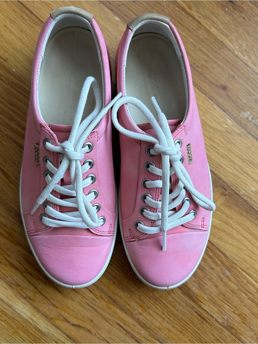 Ecco Women’s Pink and White Lace-Up Sneakers 6.5